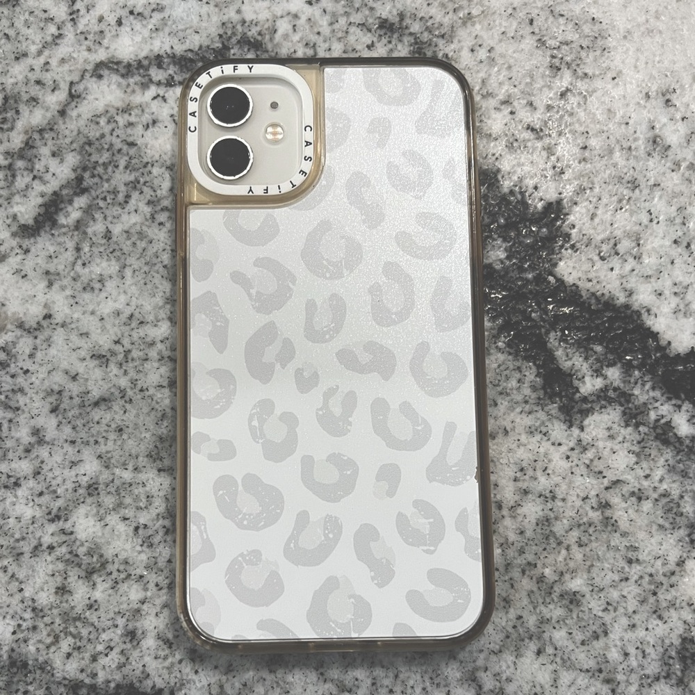 CASETIFY Cheetah print iPhone 11